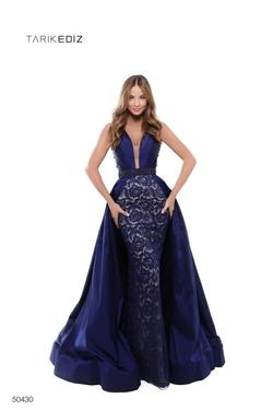 Style 50430 Tarik Ediz Red Size 6 Prom Straight Dress on Queenly