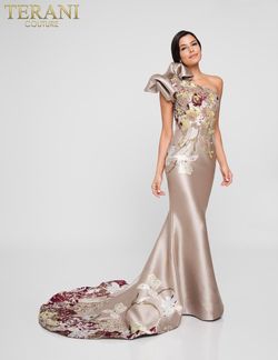 Style 1811E6123 Terani Gold Size 10 Mermaid Dress on Queenly