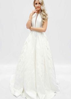 Style 51703 SHERRI HILL White Size 2 Silk Ball gown on Queenly