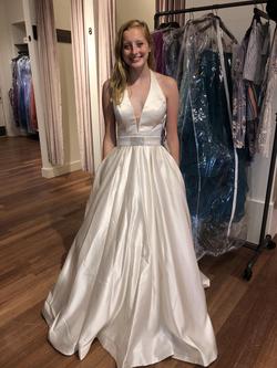 Sherri Hill White Size 2 Ball gown on Queenly