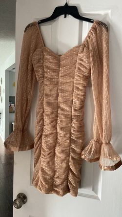 No designer Nude Size 4 Long Sleeve Midi Homecoming Sleeves Cocktail Dress on Queenly