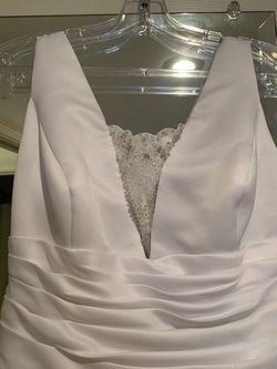 David's Bridal White Size 6 Ball gown on Queenly