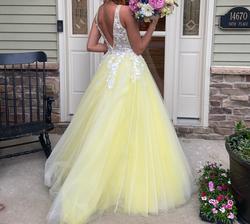 Jovani Yellow Size 6 Ball gown on Queenly