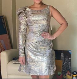 Ashley Lauren Gold Size 2 Cocktail Dress on Queenly