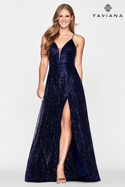 Style S10669 Faviana Blue Size 4 Navy Lace Tulle Side slit Dress on Queenly
