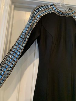 Sherri hil Black Size 4 Sequin Straight Dress on Queenly