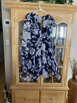 118 Blue Size 0 Midi Cocktail Dress on Queenly