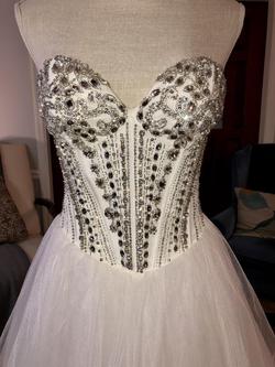 Sherri Hill White Size 6 Ball gown on Queenly