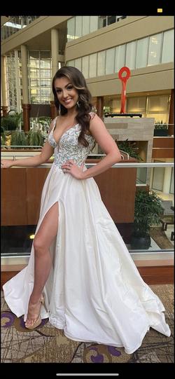 Sherri Hill White Size 6 Cotillion Ball gown on Queenly