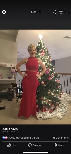 Red Size 4 Straight Dress on Queenly