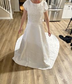 White Size 10 Train Dress on Queenly
