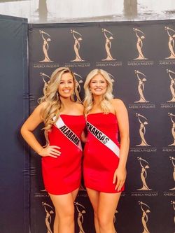 Sherri Hill Red Size 4 50 Off Mini $300 Cocktail Dress on Queenly