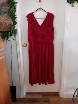 Suzi and chin Red Size 18 $300 Midi 70 Off Cocktail Dress on Queenly