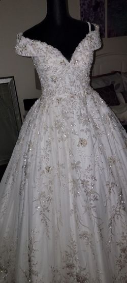 Ysa Makino White Size 4 Strapless Cotillion Shiny Ball gown on Queenly