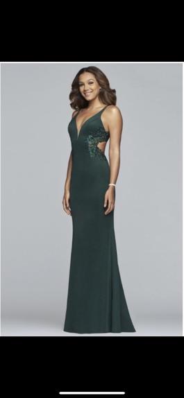 Faviana Green Size 8 Prom Straight Dress on Queenly