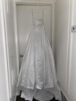 David's Bridal White Size 8 Floor Length Strapless Straight Dress on Queenly