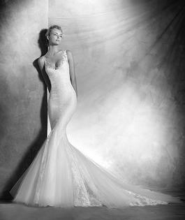 Pronovias White Size 12 Floor Length Plus Size Mermaid Dress on Queenly