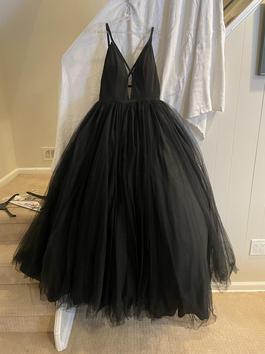 Mac Duggal Black Size 12 Floor Length V Neck Tulle Ball gown on Queenly