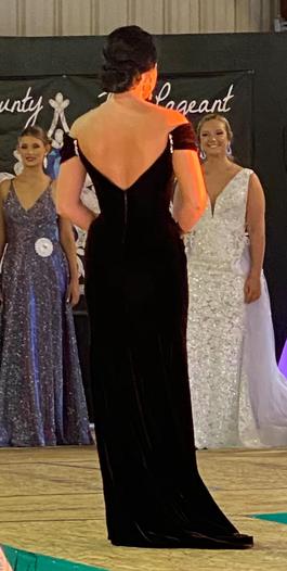 Sherri Hill Black Size 4 Velvet Floor Length Sequin Straight Dress on Queenly