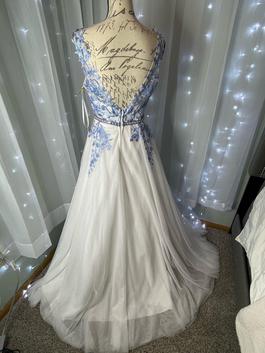 Say yes to the dress White Size 4 Floor Length Jewelled Ball gown on Queenly