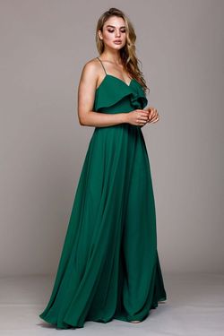 Style 475 Amelia Couture Green Size 8 V Neck Party Prom Emerald Straight Dress on Queenly