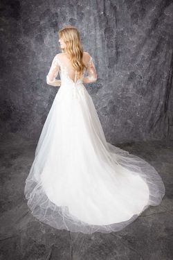 Style Belinda Lore White Size 6 Pageant Sweetheart Sheer Ball gown on Queenly