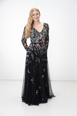 Style Lanie Paul Rekhi Black Size 6 Jewelled Floral Embroidery Straight Dress on Queenly