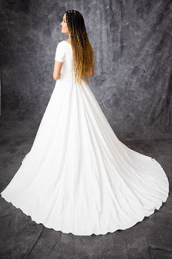 Style Juniper House Of Wu White Size 16 Sleeves Pageant Floor Length Straight Dress on Queenly