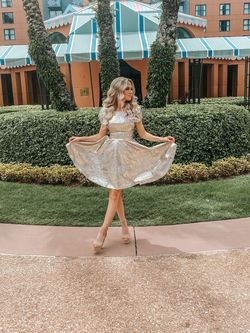 Ashley Lauren Gold Size 0 Midi Homecoming $300 Cap Sleeve Cocktail Dress on Queenly
