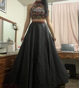 Sherri Hill Black Size 4 Halter A-line Ball gown on Queenly