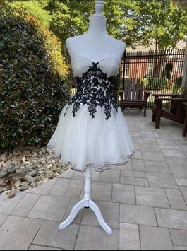 Camille La Vie White Size 8 Bridal Shower Summer Cocktail Dress on Queenly