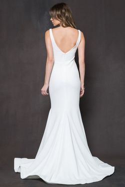 Style Shandee Amelia Couture White Size 10 V Neck Plunge Wedding Straight Dress on Queenly