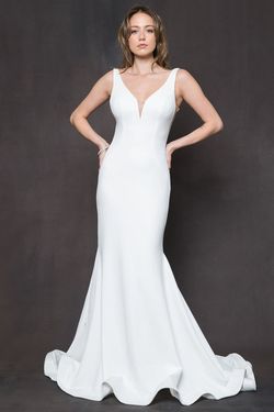 Style Shandee Amelia Couture White Size 10 V Neck Plunge Wedding Straight Dress on Queenly