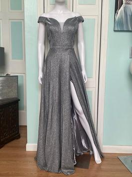 La Scala Silver Size 12 Prom $300 A-line Dress on Queenly
