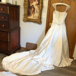 Winnie Couture White Size 8 Floor Length Train Dress on Queenly