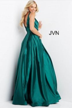 Style JVN08419 Jovani Green Size 10 V Neck Ball gown on Queenly