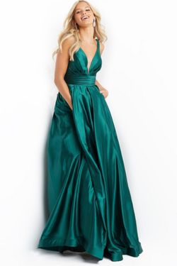 Style JVN08419 Jovani Green Size 10 V Neck Emerald Prom Ball gown on Queenly