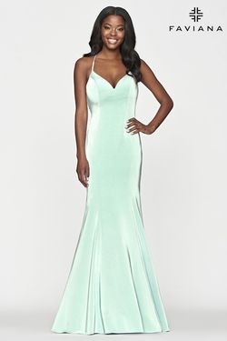 Style S10659 Faviana Light Green Size 2 Backless Straight Dress on Queenly