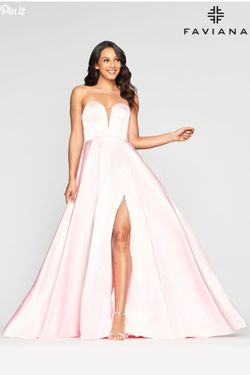 Style S10428 Faviana Light Pink Size 0 Belt $300 Side slit Dress on Queenly