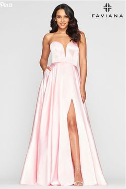 Style S10428 Faviana Light Pink Size 0 Belt $300 Side slit Dress on Queenly