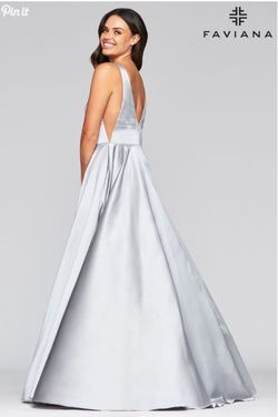 Style S10474 Faviana Silver Size 4 V Neck Tall Height Prom $300 Ball gown on Queenly