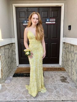 Sherri Hill Yellow Size 0 Straight Plunge Pageant A-line Dress on Queenly
