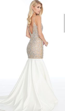 Ashley Lauren White Size 0 Prom Showstopper Fitted Mermaid Dress on Queenly