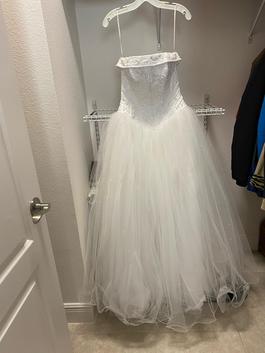 Michelangelo White Size 6 Floor Length $300 Ball gown on Queenly