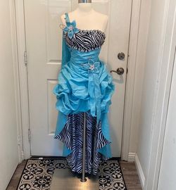 Eureka Blue Size 0 Custom Jewelled Cocktail Dress on Queenly