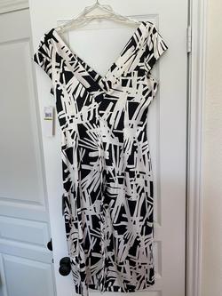 Maggie London Black Size 14 Midi $300 Fitted Cocktail Dress on Queenly