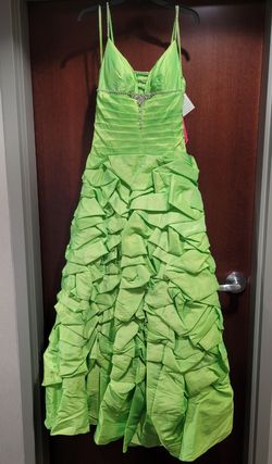 Style 8155 Mori Lee Paparazzi Green Size 10 Floor Length Tall Height $300 A-line Dress on Queenly