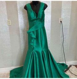 Mac Duggal Green Size 4 Train Ruffles Floor Length Mermaid Dress on Queenly