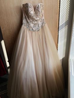 Mac Duggal Gold Size 4 Beaded Top Sequin Sweetheart Ball gown on Queenly