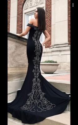Jovani Black Size 2 Embroidery Prom Straight Dress on Queenly